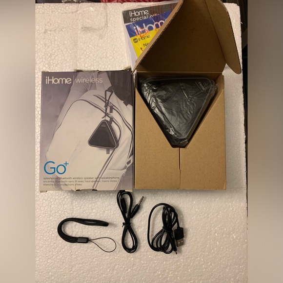 iHome Splashproof Wireless Speaker with Speaker (Open Box) - Picture 3 of 8